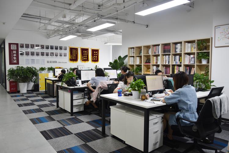 王军波,公司经营范围包括:一般项目:5g通信技术服务;软件